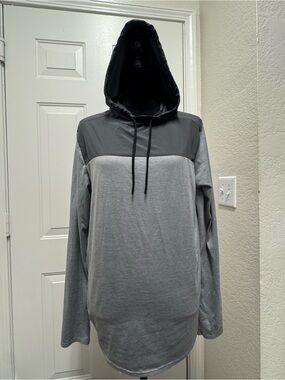 Xersion Two-Tone Gray Drawstring Hoodie 0145